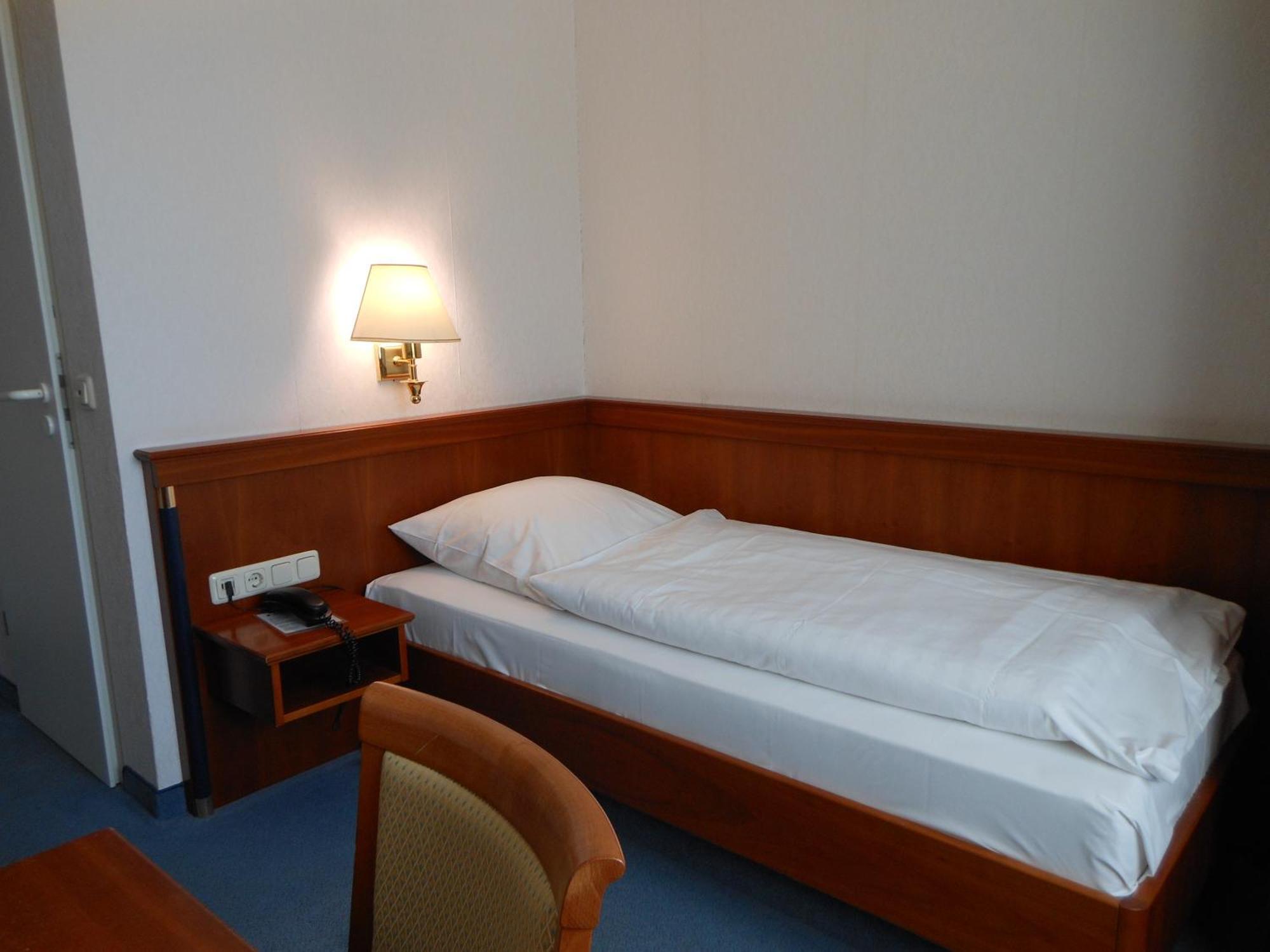 Hotel Pfeffermuehle Borchen Esterno foto